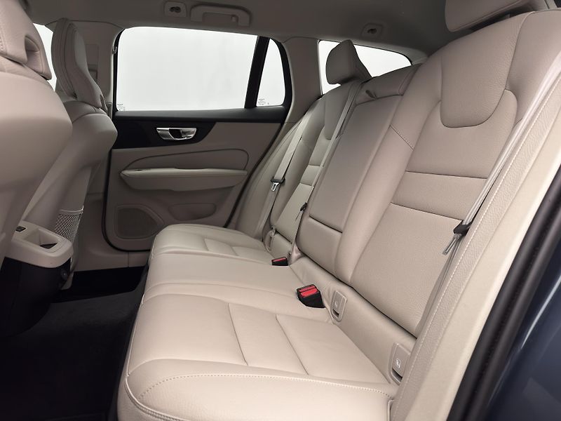 Volvo V60 B4 DARK PLUS CZ 1.maj - fotka 6 z 47