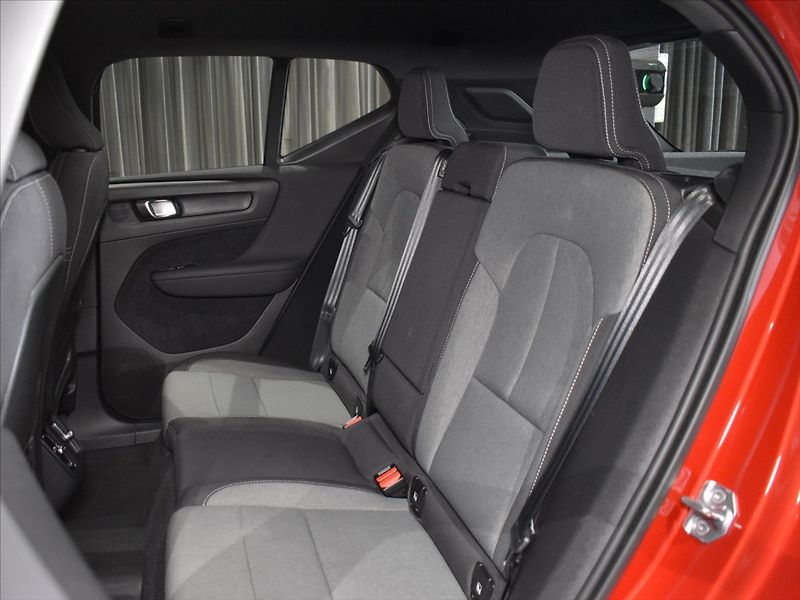 Volvo XC40 1,5 T2 Momentum Pro BLIS - fotka 8 z 23
