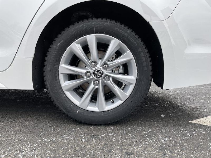 Toyota Corolla 1.8HEV ComfortTech odběr ihned - fotka 11 z 30