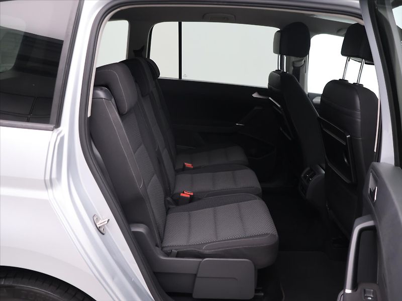 Volkswagen Touran 1,6 TDI 81kW DSG 7-Míst Tažné - fotka 13 z 29