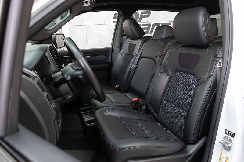 Dodge RAM 5.7 HEMI BIGHORN 4x4*PPF*ČR 1M - fotka 10 z 49