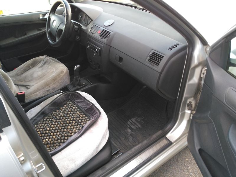 Škoda Fabia 1,2 HTP * Klima * - fotka 22 z 28