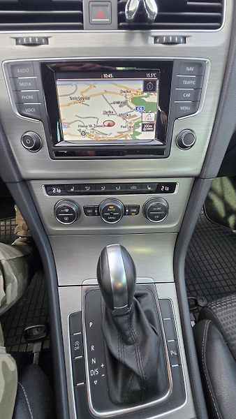 Volkswagen Golf 1.6TDI  DSG COMFORT 77KW - fotka 35 z 44