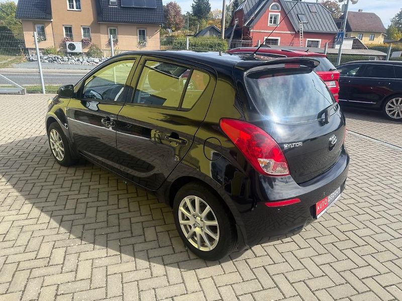 Hyundai i20 (2012) 1,2i VÝHŘ.SEDADLA JEN 107tis. - fotka 5 z 27