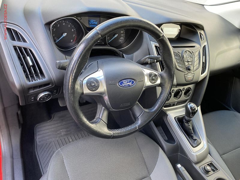 Ford Focus (2012) 1.6i, ČR, AC, park.čidla - fotka 12 z 15