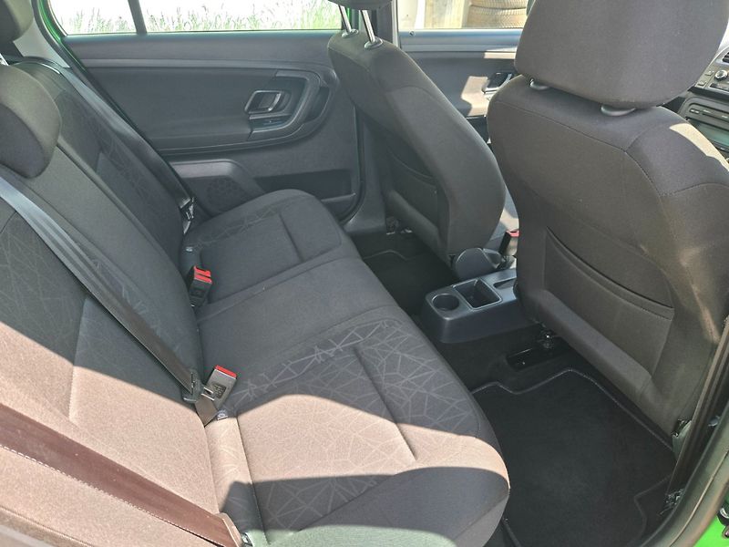 Škoda Fabia (2012) 1.2 TSI Serviska - fotka 18 z 34