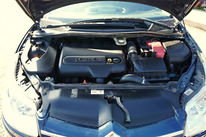 Citroën C4 (2008) 2,0 HDI 16V 100 kW - fotka 24 z 26