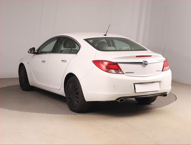 Opel Insignia (2010) 1.6 Turbo, Tempomat - fotka 4 z 13