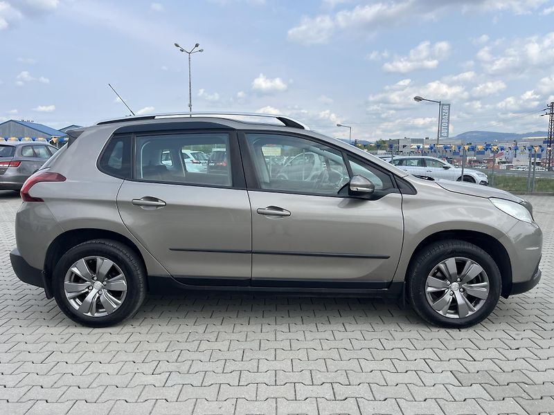 Peugeot 2008 (2016) 1.2 PURETECH - fotka 3 z 16