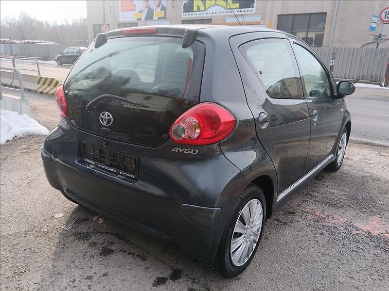 Toyota Aygo 1,0 VVTi  Cool - fotka 11 z 19