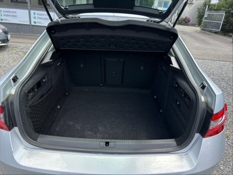 Škoda Superb 2,0 TDI 147 Style 4x4 Aut - fotka 6 z 11