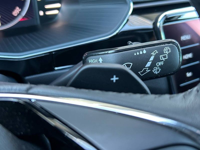 Škoda Superb (2021) kombi 2.0 TDI 7DSG 4x4 Laurin - fotka 17 z 35