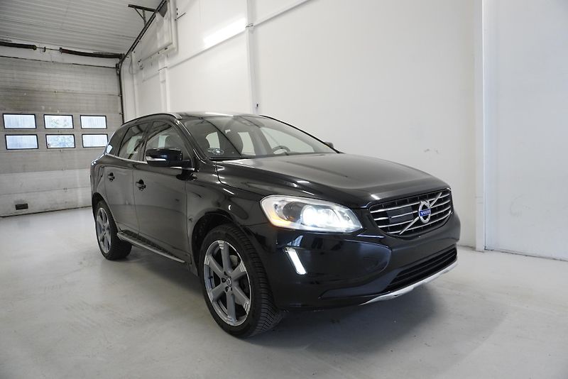 Volvo XC60 2,4 D5 AWD AUTOMAT - fotka 3 z 38