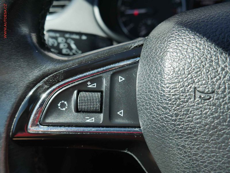 Škoda Octavia (2013) 1.6 TDi, 2.maj,ČR, Elegance - fotka 13 z 16