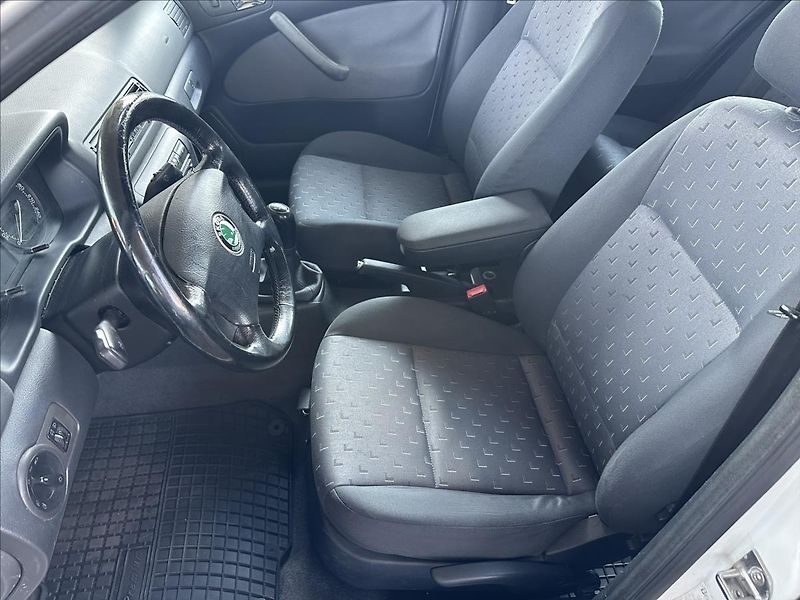 Škoda Octavia 1,9 TDI Elegance - fotka 11 z 17