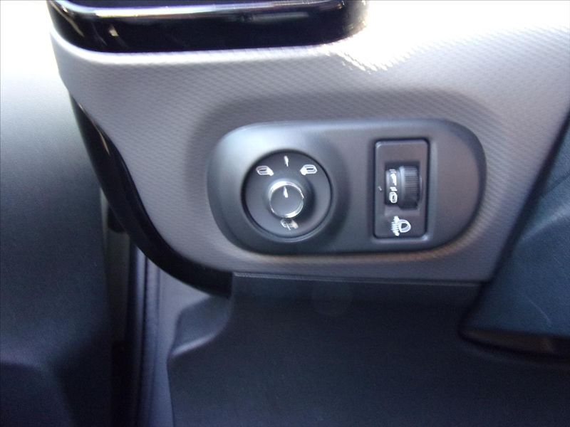 Citroën C4 Cactus 1,2 PT 81kW  ČR - fotka 23 z 27