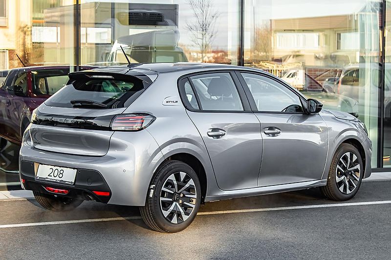 Peugeot 208 (2026) 1,2 STYLE Hybrid 110 e-DCS6 - fotka 5 z 7