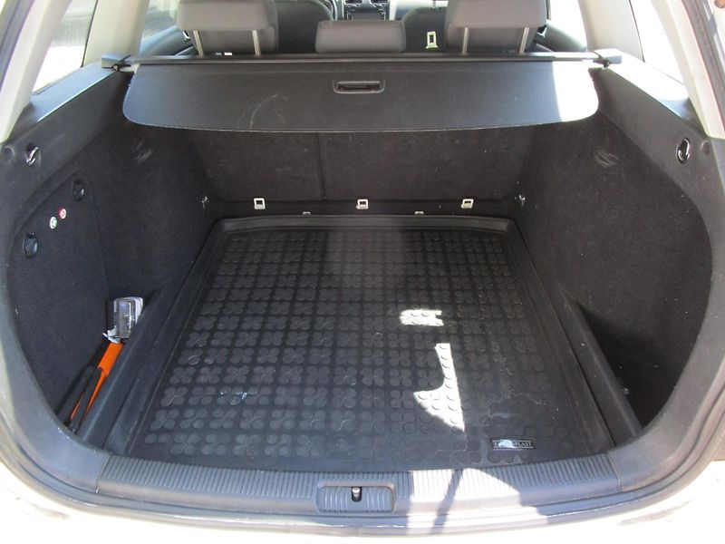 Volkswagen Golf 1,9TDI-77KW - fotka 6 z 14