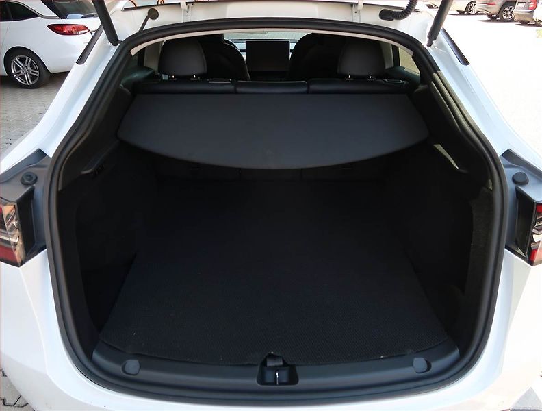 Tesla Model Y (2022) Performance 79kWh, SoH 92% - fotka 14 z 26