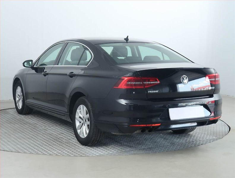 Volkswagen Passat (2016) Comfortline 1.8 TSI - fotka 4 z 18