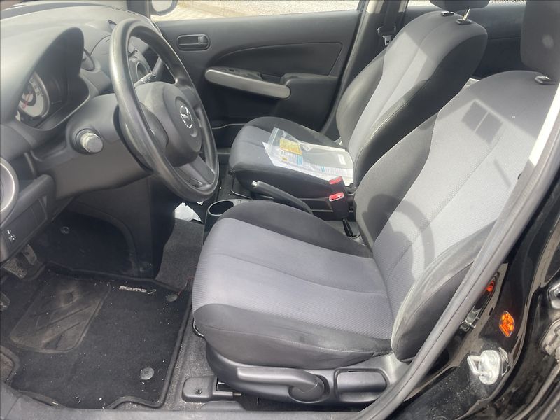 Mazda 2 1,4 i 55kw Klima ABS po STK - fotka 7 z 29