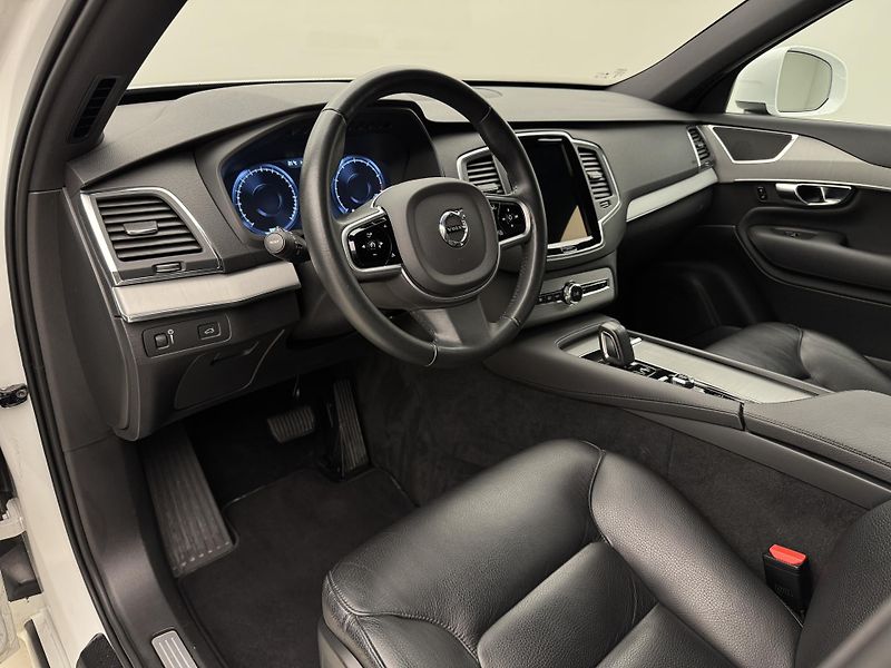 Volvo XC90 B5 AWD MOMENTUM AUT - fotka 4 z 42