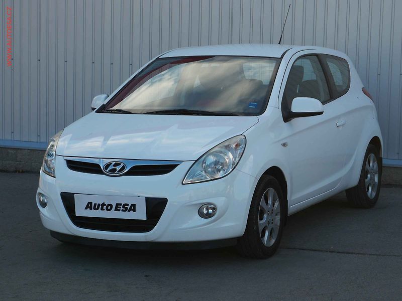 Hyundai i20 (2010) 1.6 i, 2.maj,ČR, STK9/28 - fotka 3 z 17