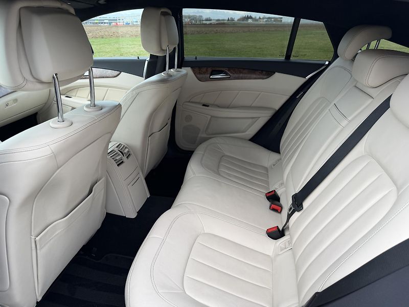 Mercedes-Benz CLS 350 CDI 7G LED NAVI H/K KAMERA - fotka 35 z 45