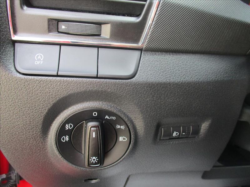 Škoda Fabia 1,0 TSI, serviska,DPH,1.maj,CZ - fotka 29 z 39
