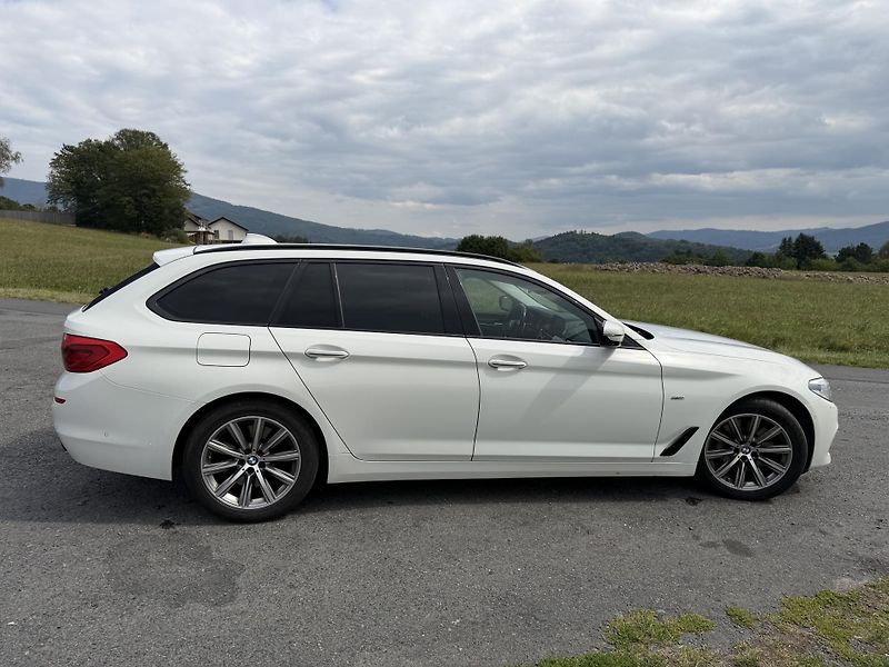 BMW Řada 5 (2017) 530 xDrive SPORT LINE, ČR - fotka 5 z 20