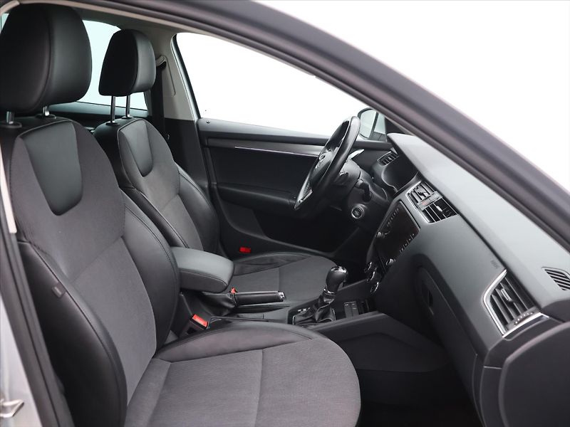 Škoda Octavia 2,0 TDI 110kW DSG Style Virtua - fotka 12 z 37