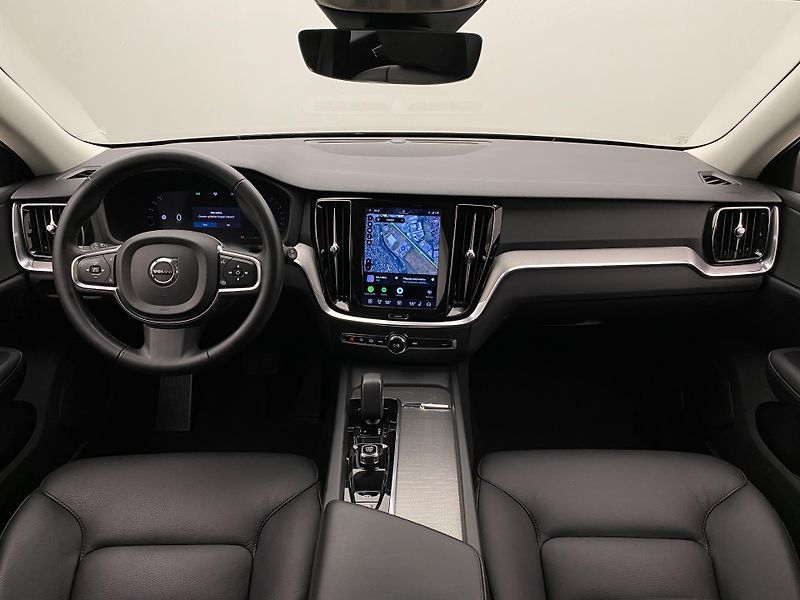 Volvo V60 B4 CORE AUT CZ - fotka 2 z 58