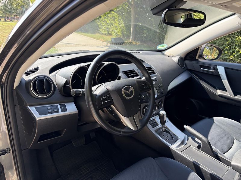 Mazda 3 2.0 Sports-Line AUTOMAT - fotka 26 z 33