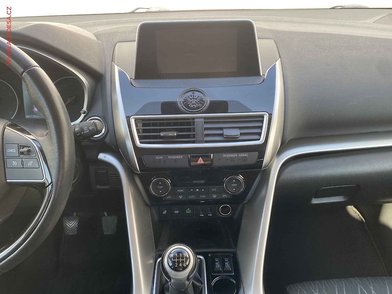 Mitsubishi Eclipse Cross (2019) 1.5 T-MIVEC, LED, TZ, +ALU - fotka 12 z 19