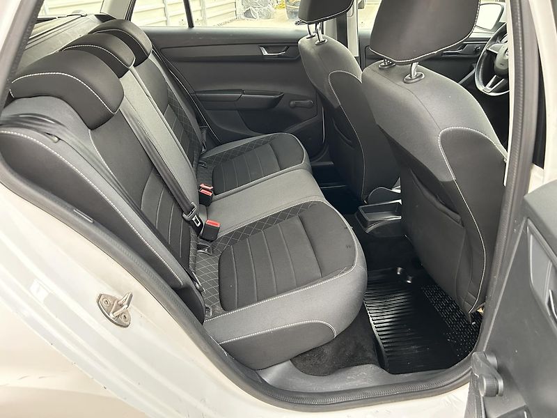 Škoda Fabia 1.0 TSI Ambition - fotka 23 z 27