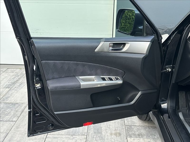 Subaru Forester 2,0 150PS  Comfort A/T 4x4 - fotka 13 z 50
