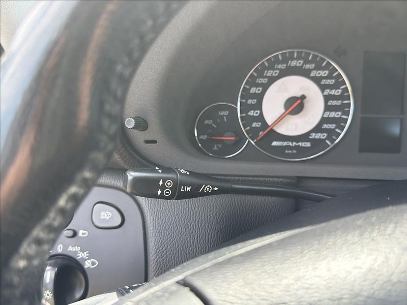 Mercedes-Benz Třídy C 5,5 V8 270 Kw C 55 AMG automat - fotka 24 z 33