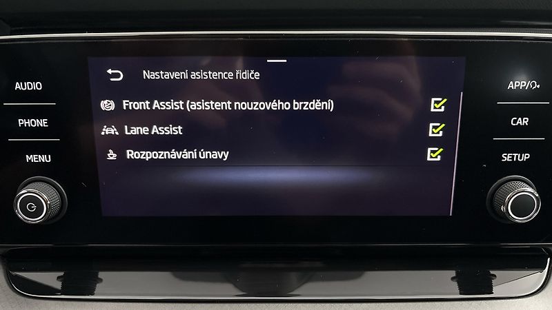 Škoda Octavia 2.0 TDI Ambition Combi - fotka 23 z 24