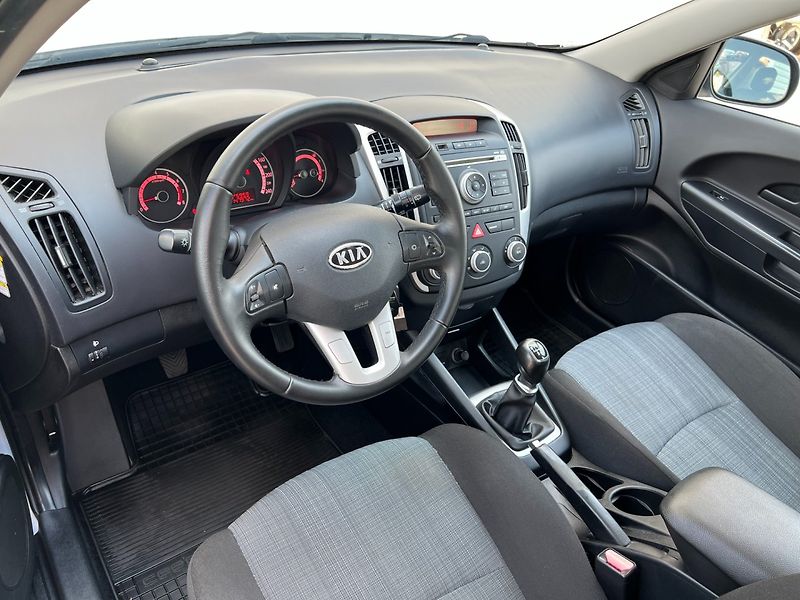Kia Ceed (2012) 1.4CVVT ČR+1.majitel!! Tažné! - fotka 12 z 19