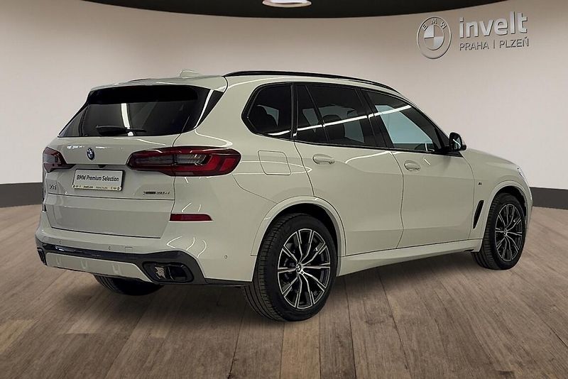 BMW X5 xDrive30d - fotka 3 z 14