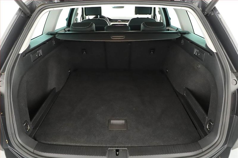 Volkswagen Passat (2021) Elegance 2.0 TDI - fotka 11 z 18
