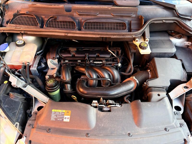 Ford C-MAX 1,6 i - fotka 22 z 22