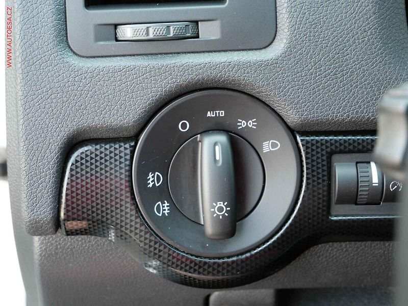 Škoda Octavia (2012) 2.0 TDi, Bixen, AC - fotka 14 z 17