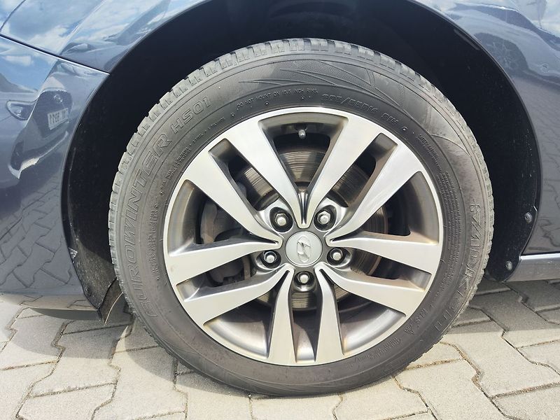 Hyundai i30 1.5 T-GDi117kw smart Navi - fotka 31 z 34