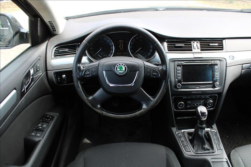 Škoda Superb 2,0 TDi  4 x 4, DIG.KLIMA, ČR - fotka 12 z 38