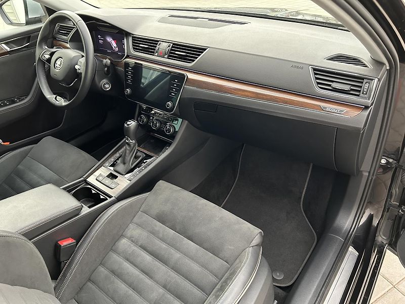 Škoda Superb 2.0 TDI 4x4 Scout - fotka 27 z 31