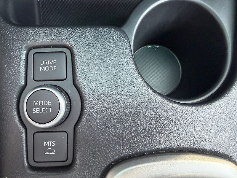 Toyota Hilux 2.8D, Executive, DPH, 8tis km - fotka 25 z 26
