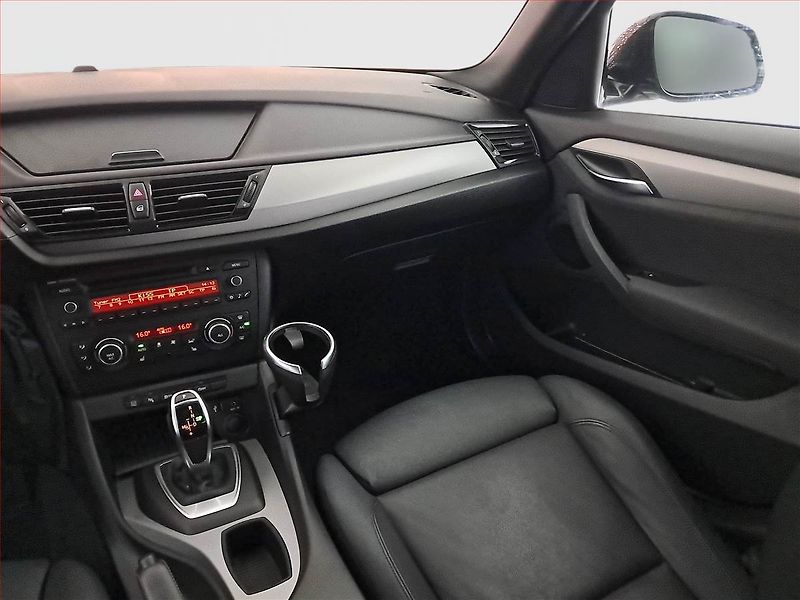 BMW X1 (2012) sDrive20i, Automat, Tempomat - fotka 8 z 16