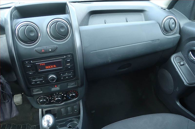 Dacia Duster (2015) 1.6 16V, Vyhř. sedaček - fotka 8 z 15