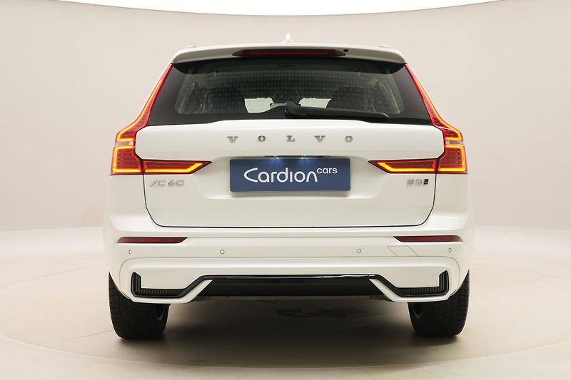 Volvo XC60 B5 AWD DARK PLUS AUT CZ - fotka 11 z 60